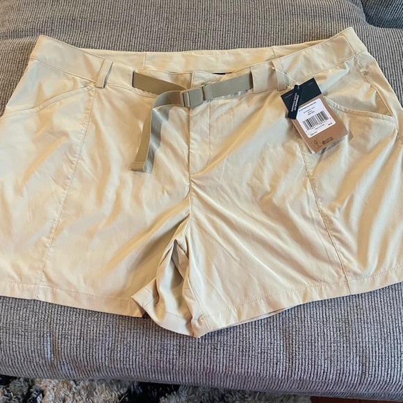 North Face women’s shorts plus size khaki NWT - Picture 9 of 9